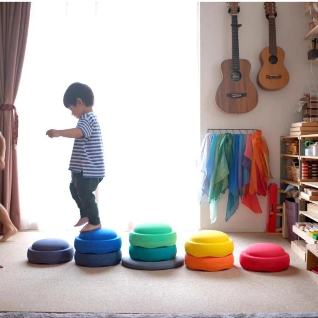 Outdoor crossing stepping stone balance board